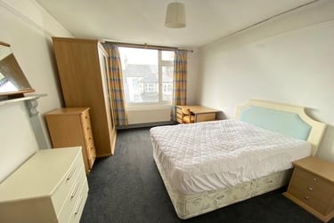 4 bed house, Seymour Avenue, Lipson, Plymouth, PL48RA - Image 2